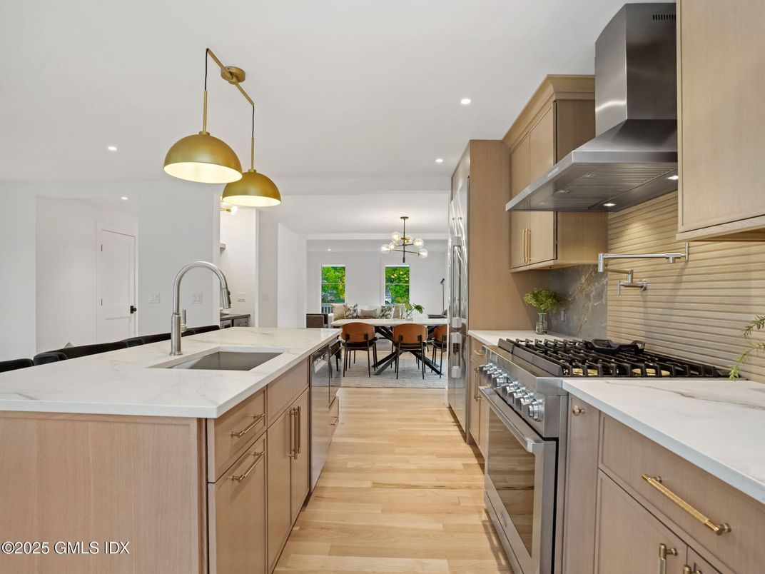 Dining room, Interior, Kitchen, Pendant Lights, Recessed Lighting, Stainless Steel Appliances, Wood Texture Flooring