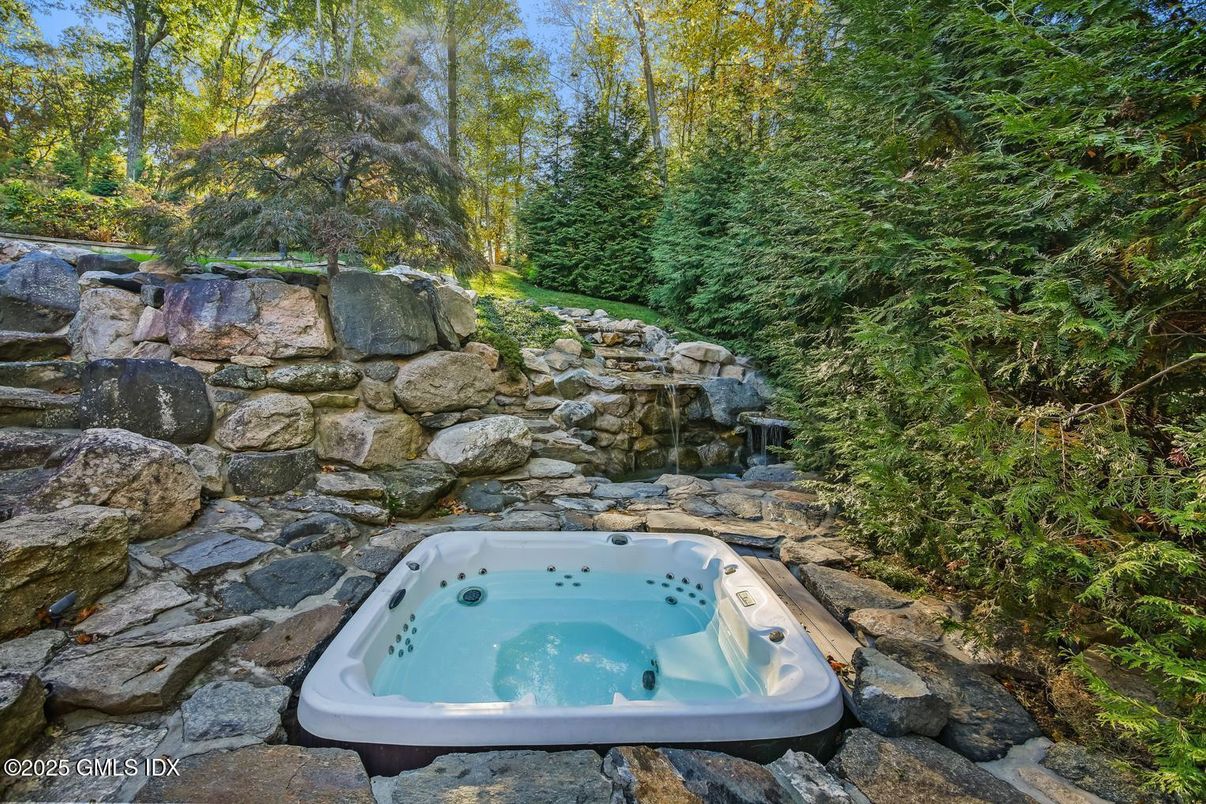 Exterior, Hot Tub