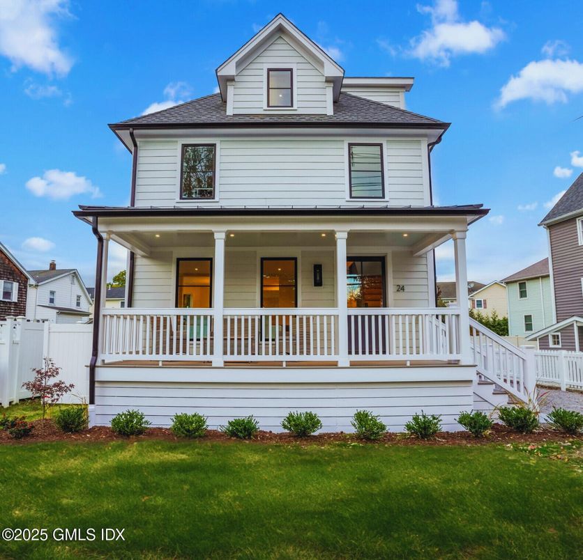Exterior, Facade, American Foursquare