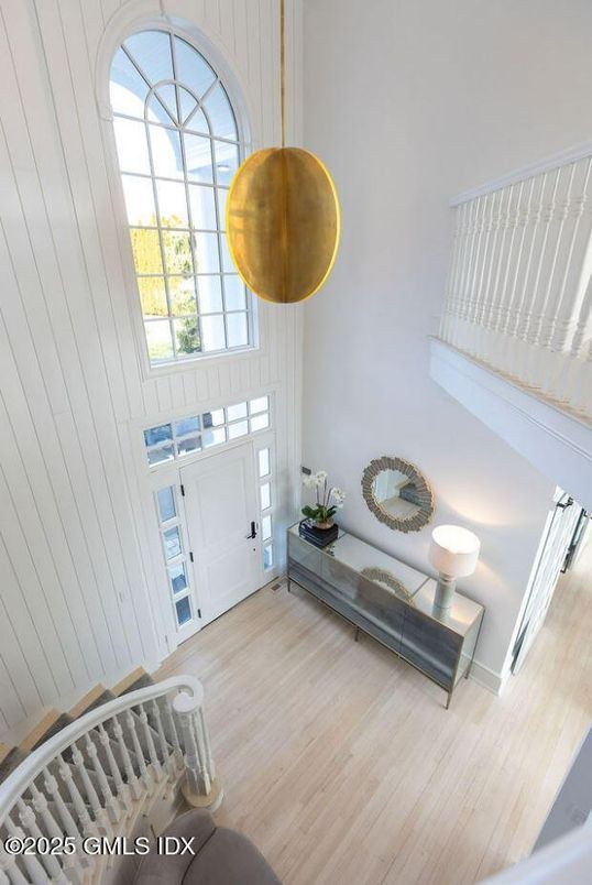 Interior, Pendant Lights, Wood Texture Flooring