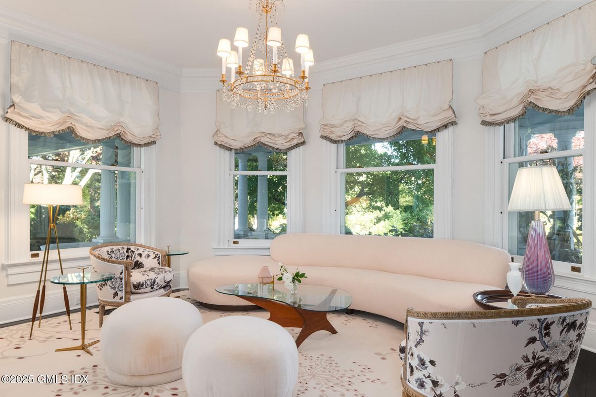 Chandelier, Interior, Living room