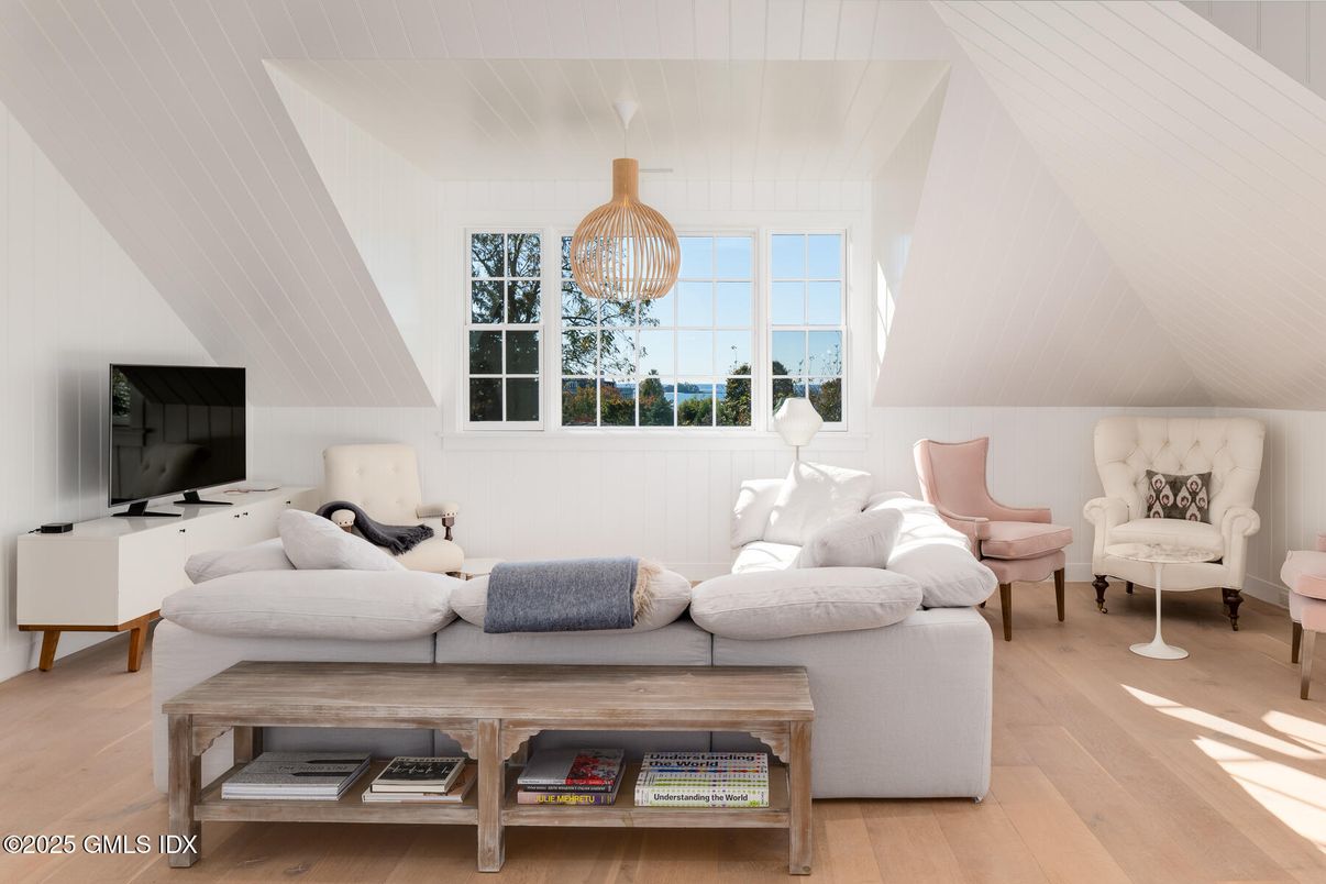 Interior, Living room, Pendant Lights, Water, Wood Texture Flooring