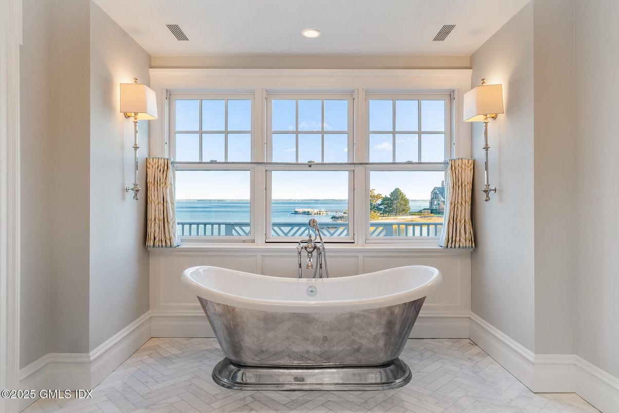 Bathroom, Free Standing Baths, Interior, Marble, Recessed Lighting, Water