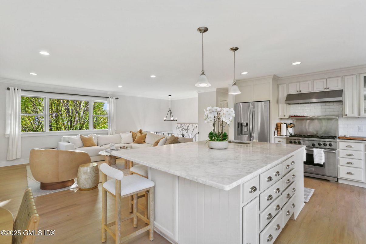 Interior, Kitchen, Living room, Pendant Lights, Recessed Lighting, Stainless Steel Appliances, Wood Texture Flooring