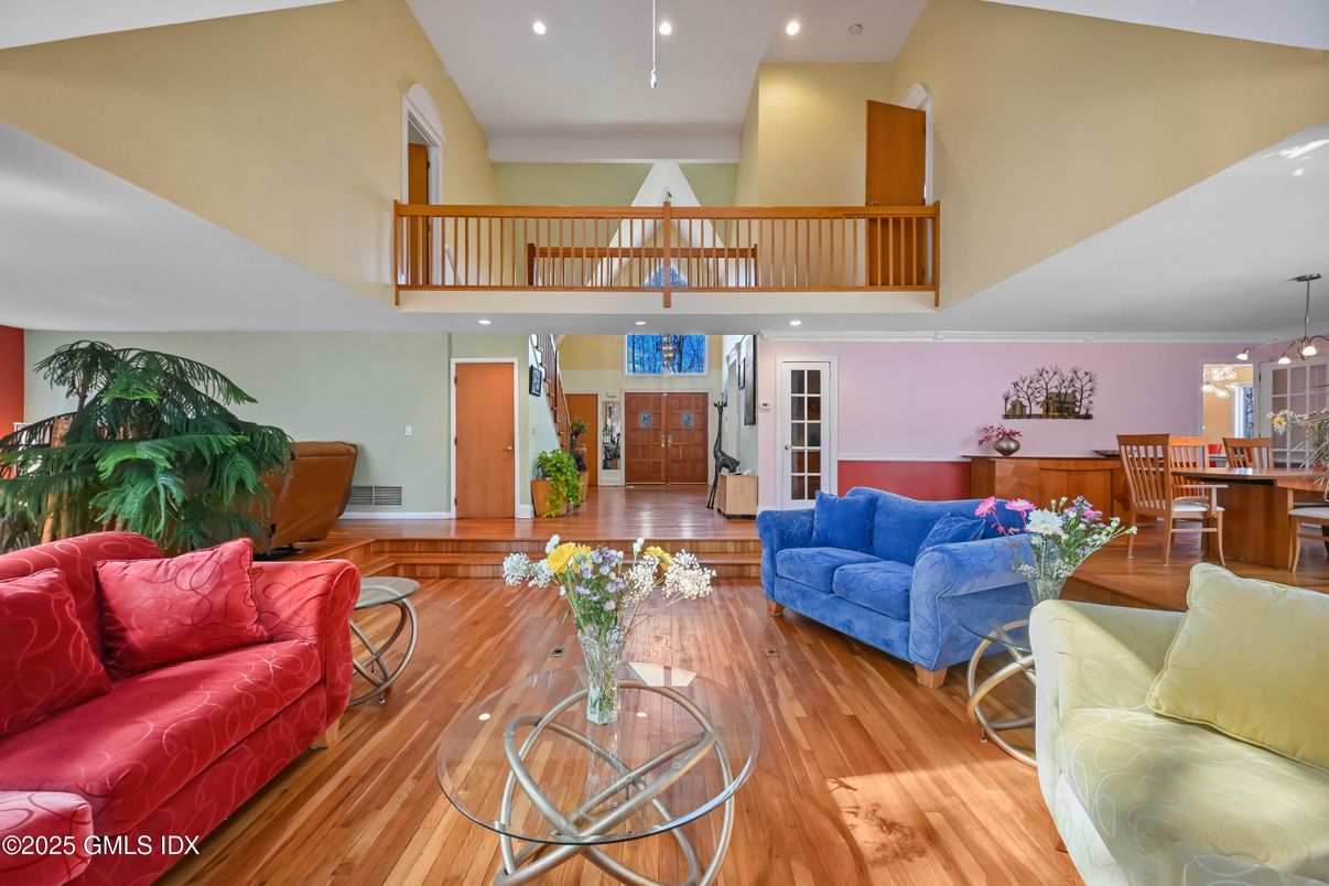 Dining room, Interior, Living room, Pendant Lights, Recessed Lighting, Wood Texture Flooring