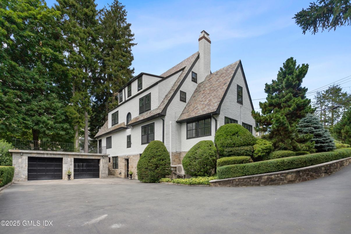 Attached, Exterior, Facade, Tudor Revival