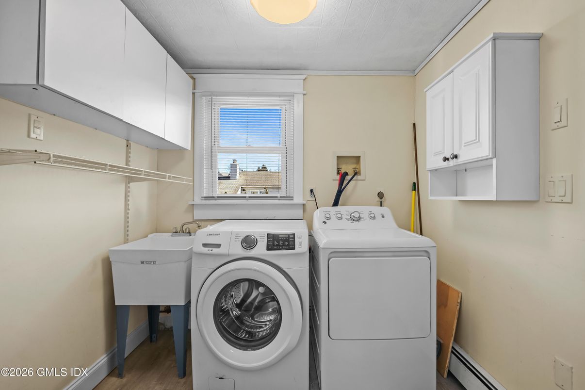 Interior, Washer, Wood Texture Flooring