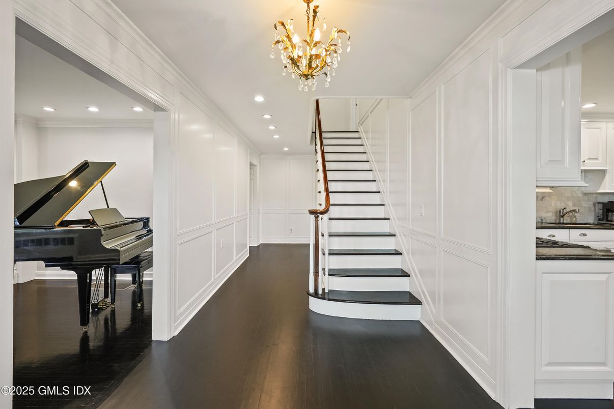 Chandelier, Interior, Piano, Recessed Lighting, Wood Texture Flooring