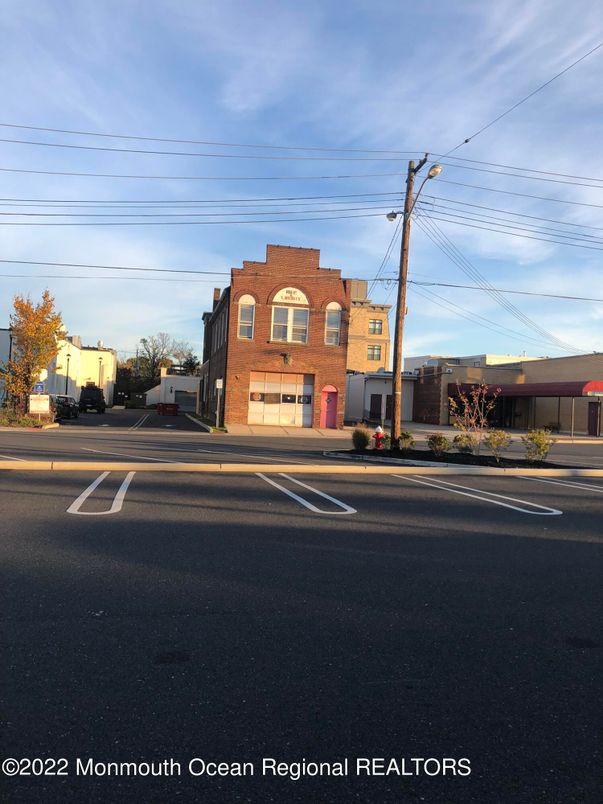 Exterior, Facade, None