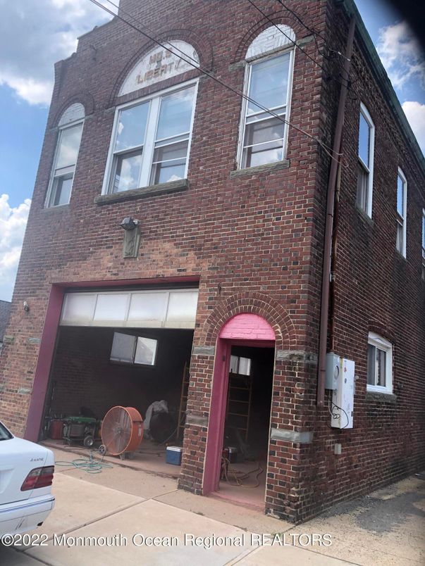 Exterior, Facade, Brick Facade, Rowhouse