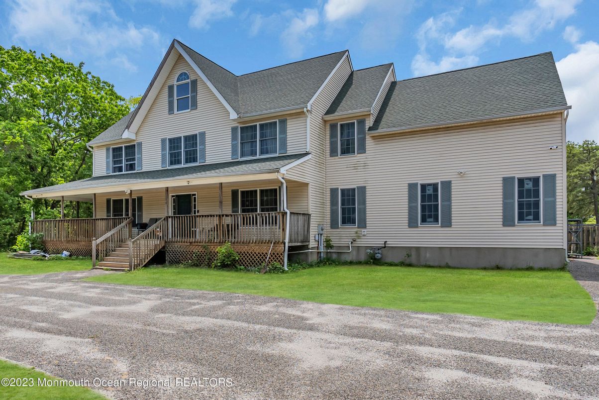 Exterior, Facade, Farmhouse