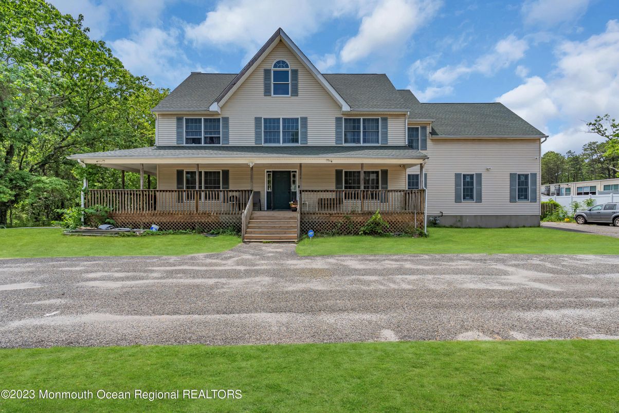 Exterior, Facade, Farmhouse