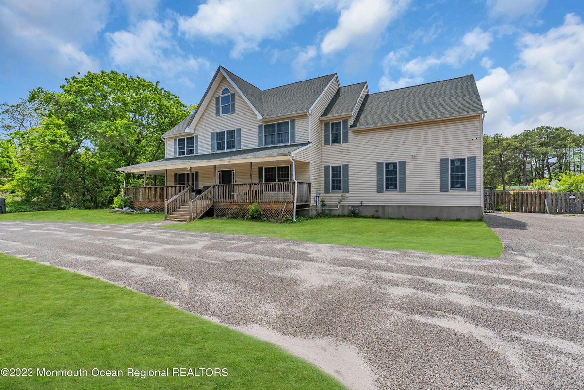 Backyard, Exterior, Facade, Farmhouse