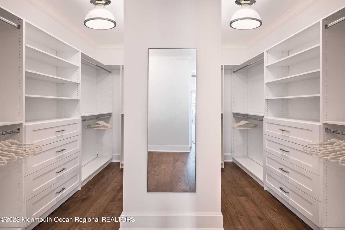 Interior, Walk-in Closets, Wood Texture Flooring