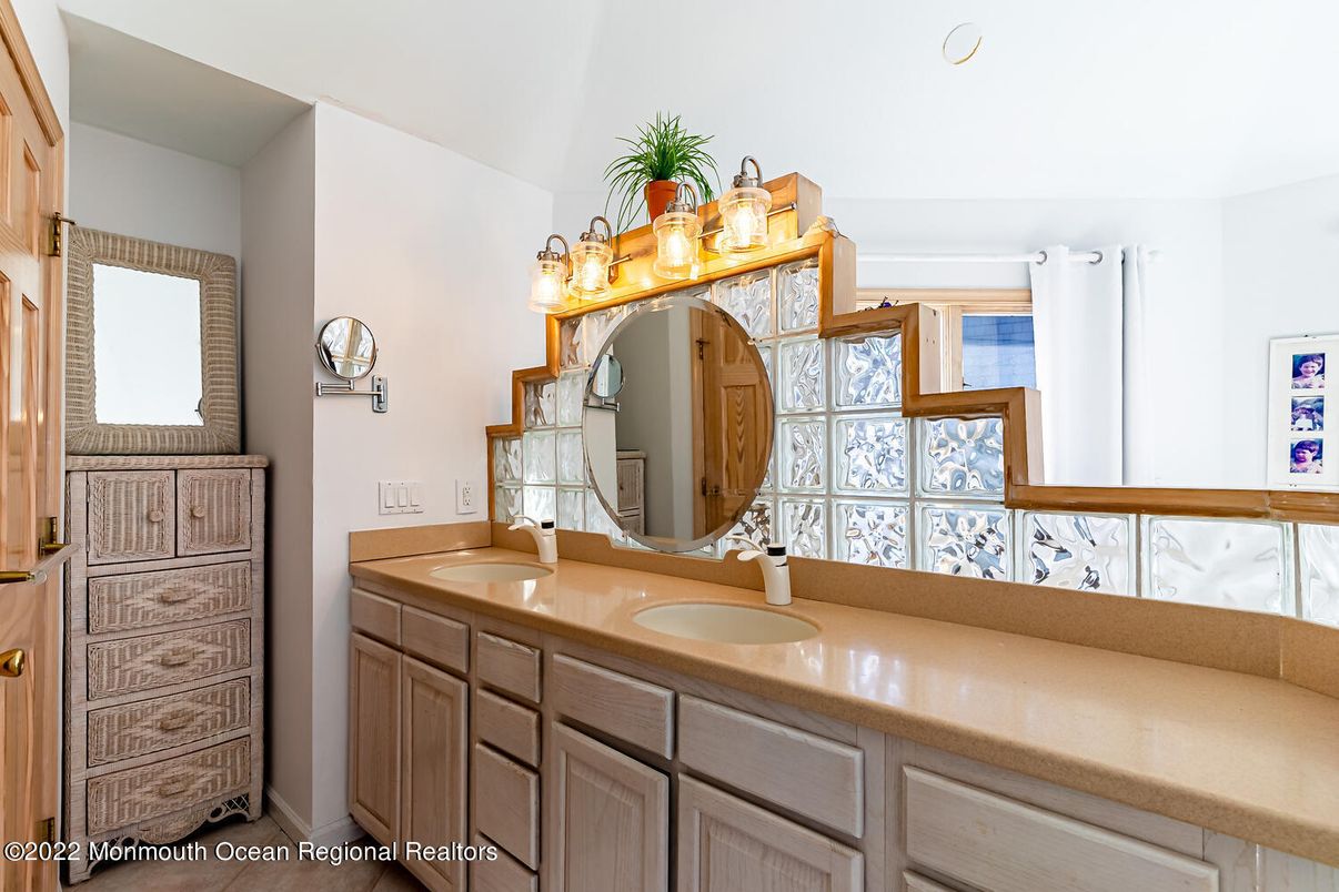 Bathroom, Dual Sink Vanities, Interior