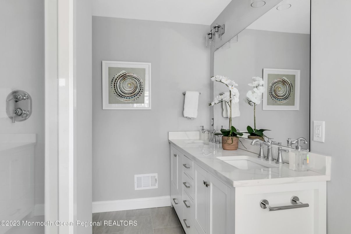 Bathroom, Dual Sink Vanities, Interior