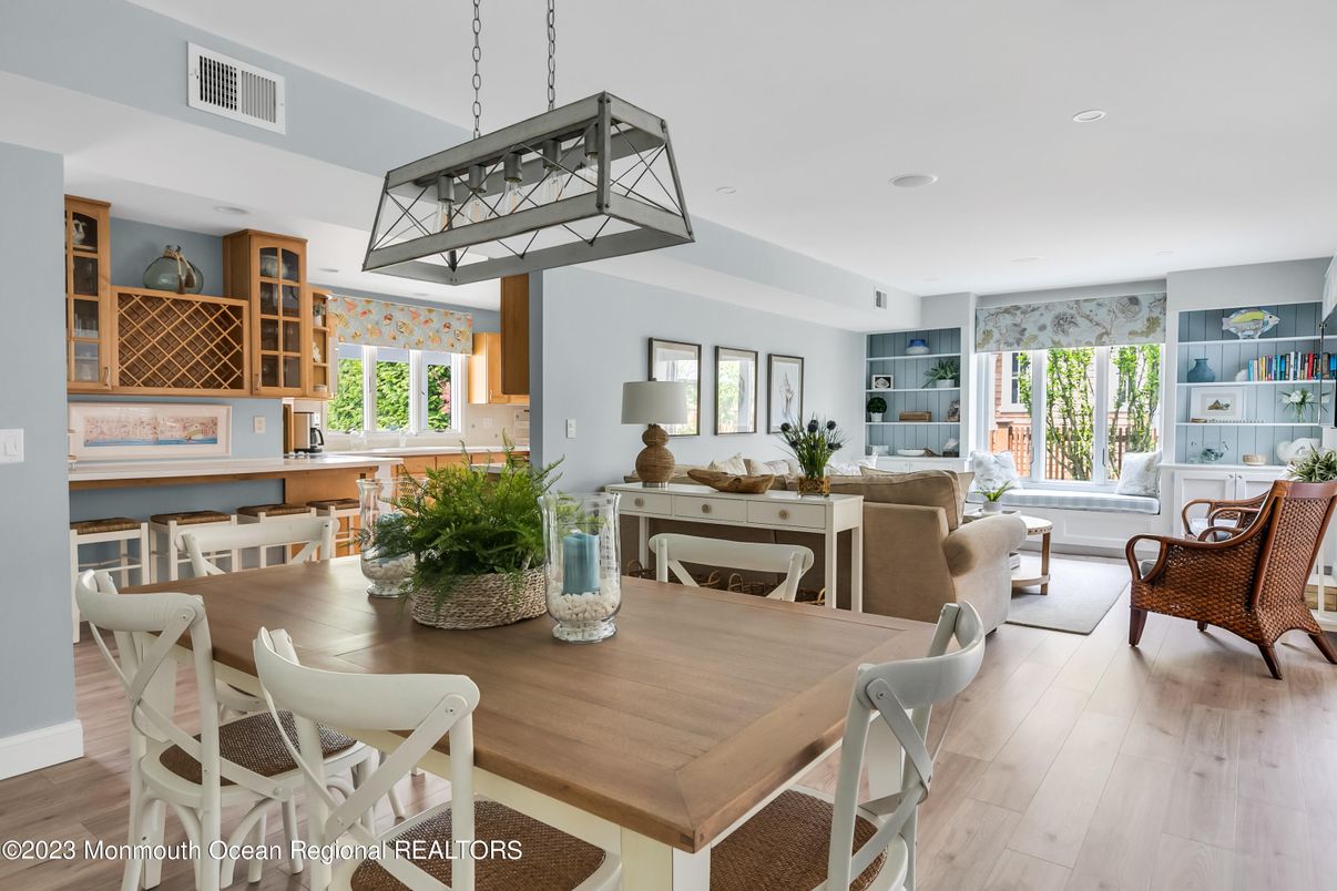 Dining room, Interior, Living room, Pendant Lights, Recessed Lighting, Wood Texture Flooring