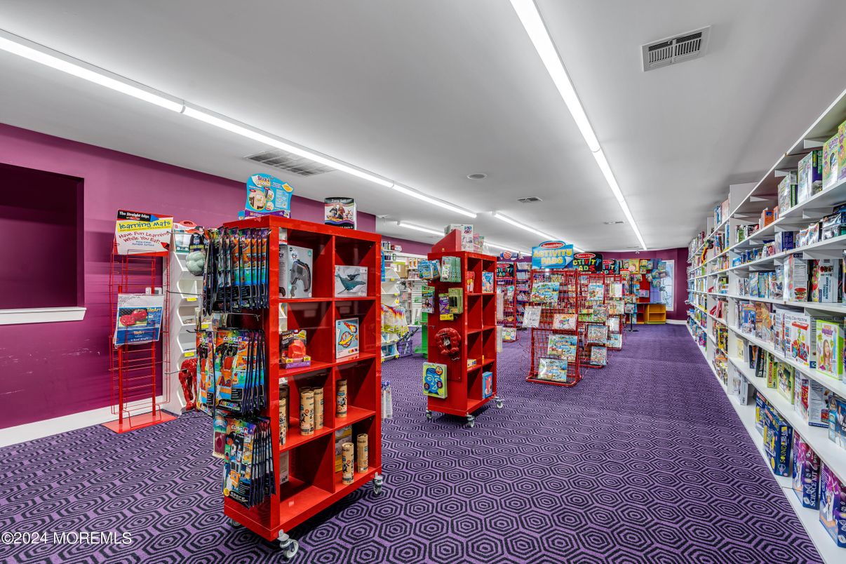 Game Room, Interior, Recessed Lighting