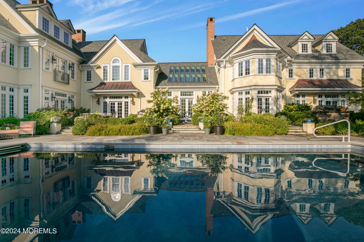 Exterior, Facade, Pool, Queen Anne Victorian