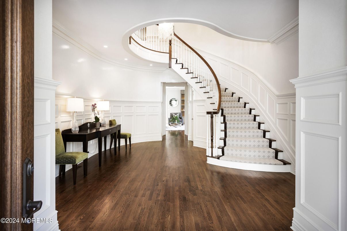 Interior, Recessed Lighting, Wood Texture Flooring