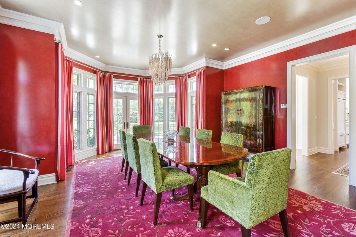 Chandelier, Dining room, Interior, Recessed Lighting, Wood Texture Flooring