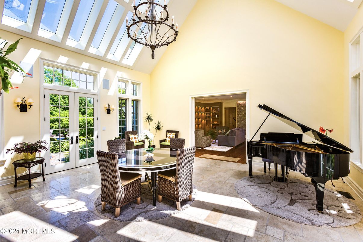 Dining room, Interior, Piano
