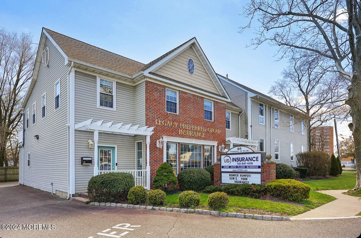Exterior, Facade, Brick Facade, Queen Anne Victorian