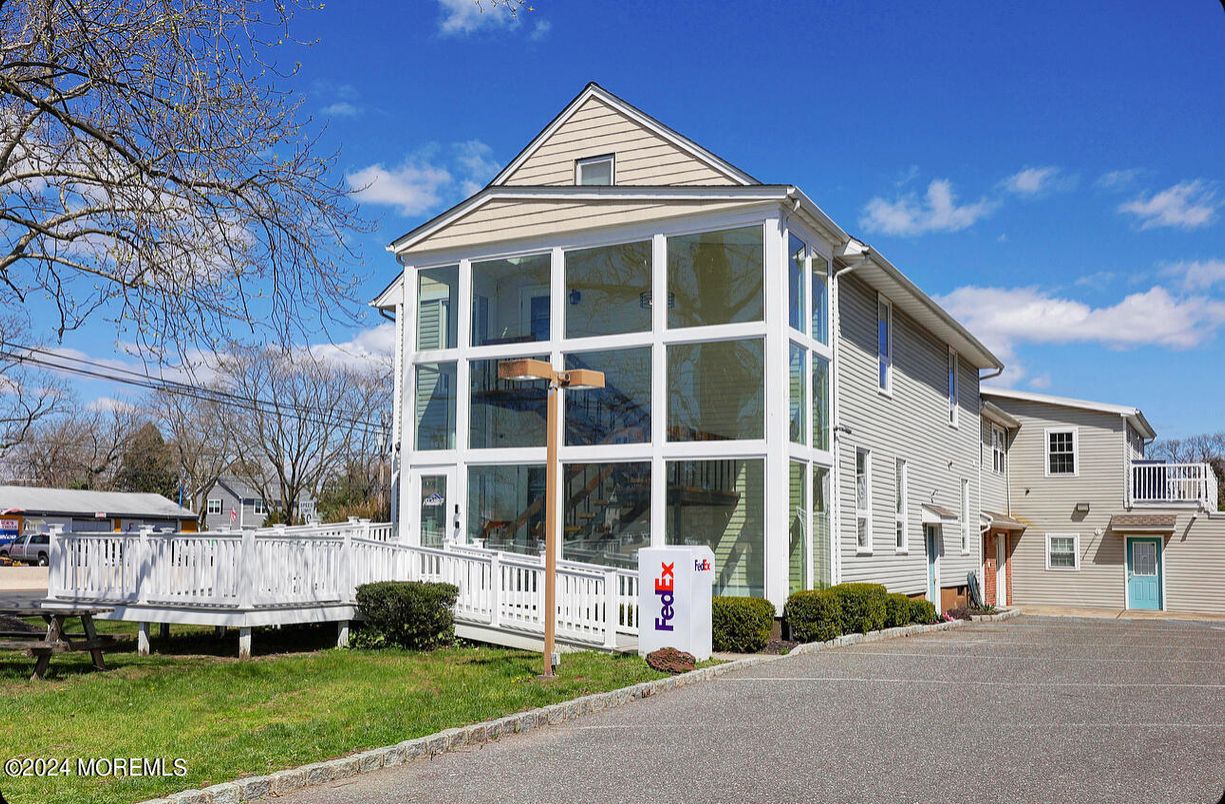 Exterior, Facade, Queen Anne Victorian