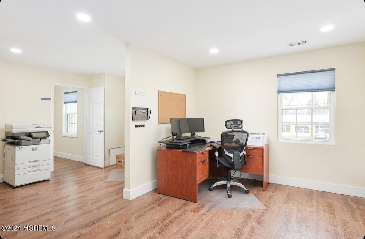 Home Office, Interior, Recessed Lighting, Wood Texture Flooring