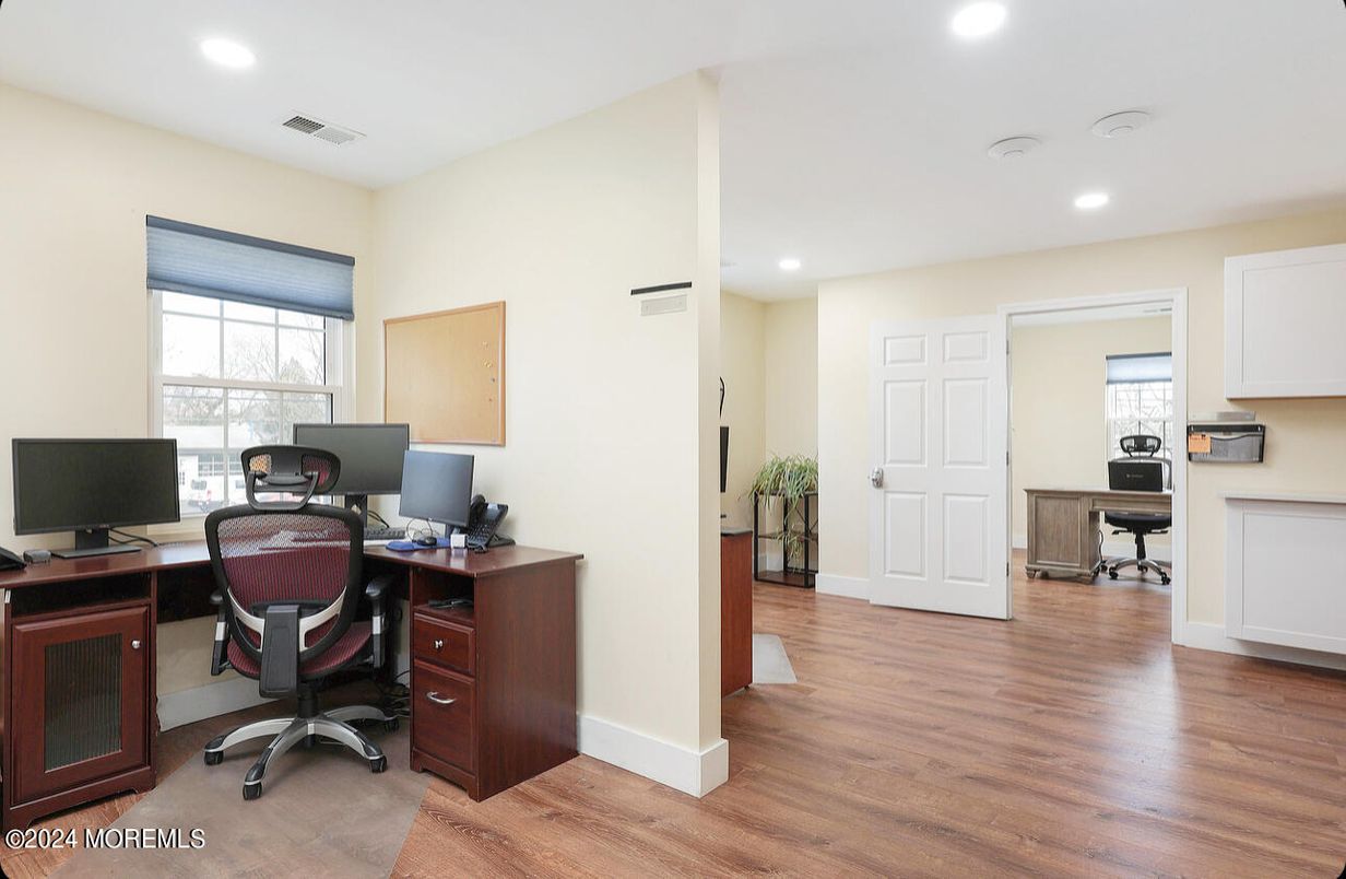 Home Office, Interior, Recessed Lighting, Wood Texture Flooring