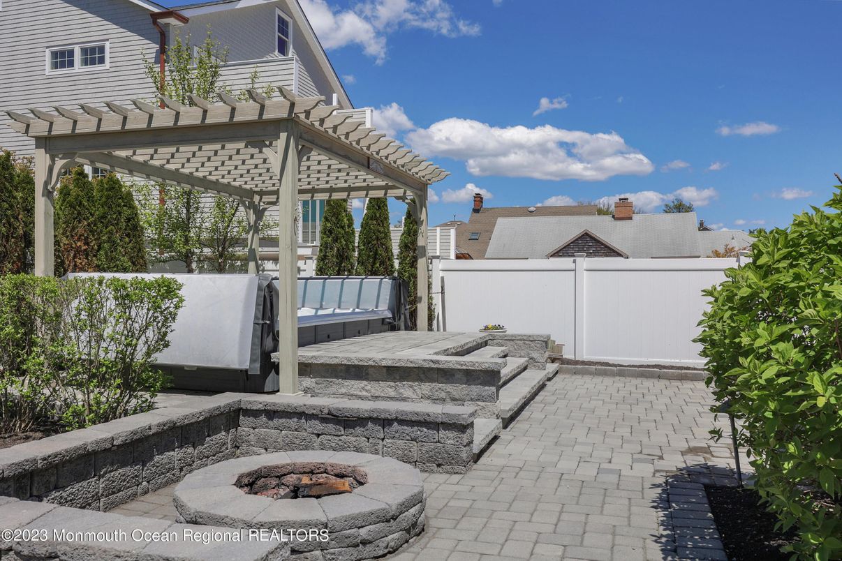 Exterior, Hot Tub