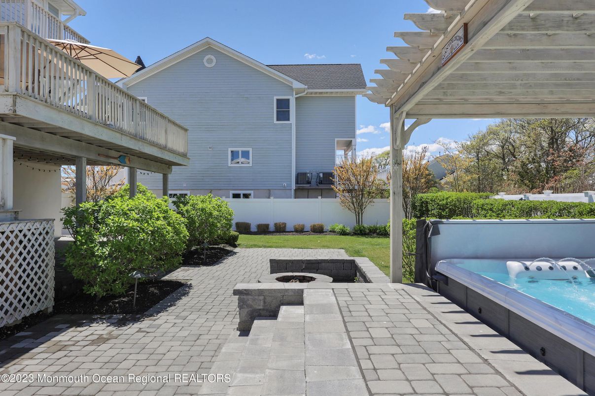 Exterior, Hot Tub