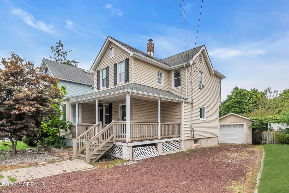 Backyard, Detached Garage, Exterior, Facade, Queen Anne Victorian