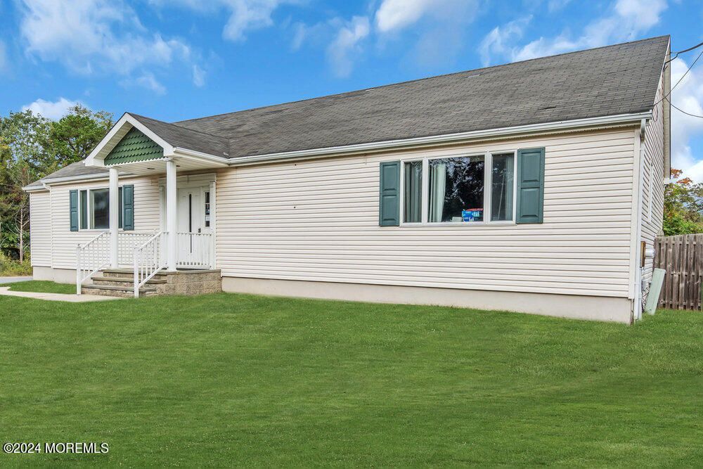 Backyard, Exterior, Facade, Cape Cod