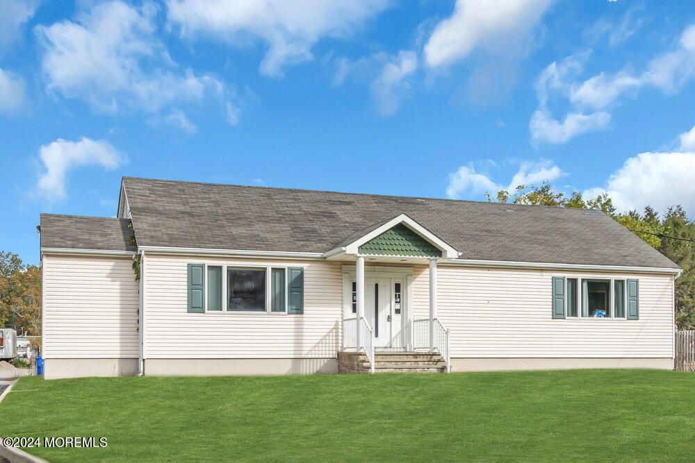 Exterior, Facade, Cape Cod