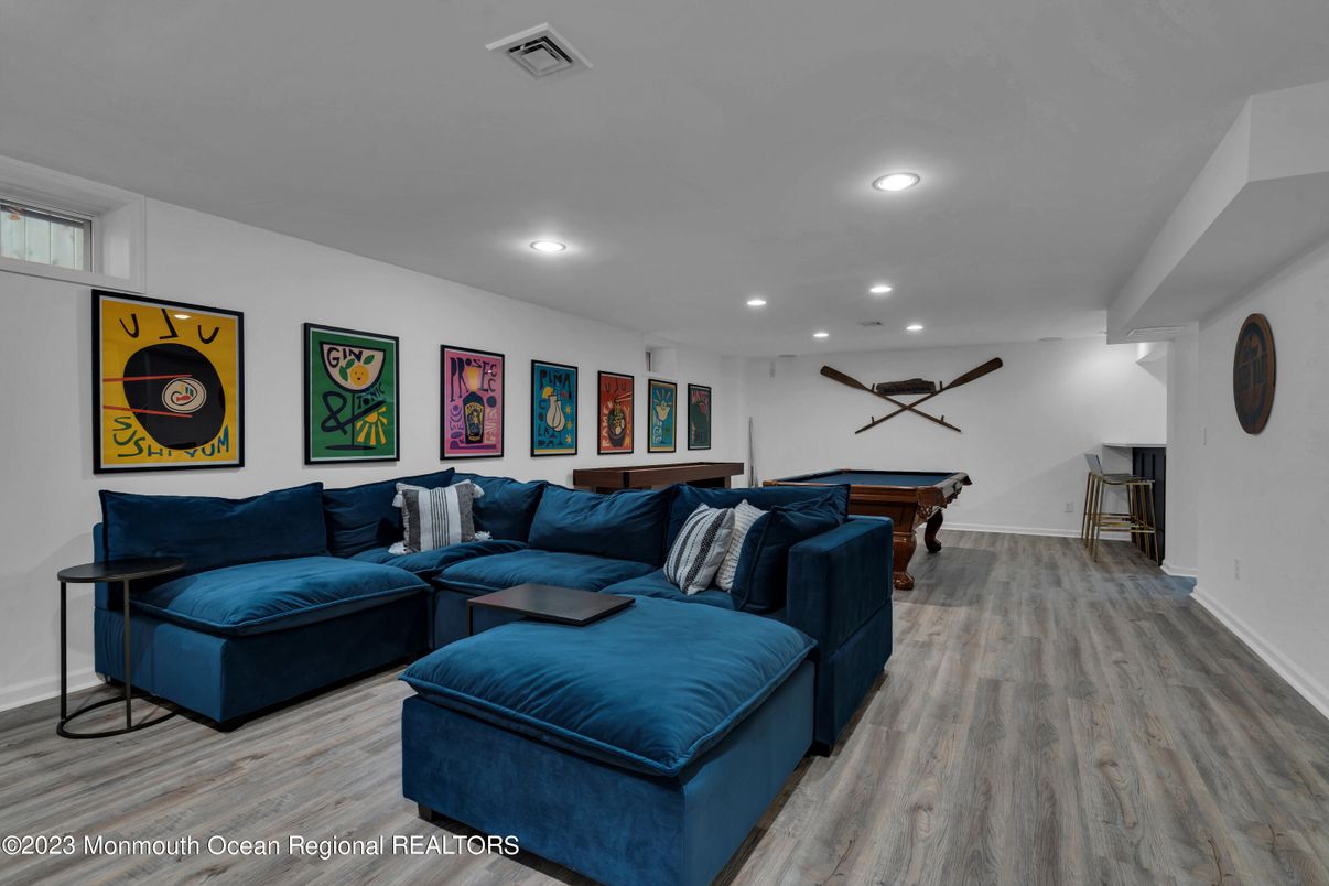 Billiard Table, Game Room, Interior, Living room, Recessed Lighting, Wood Texture Flooring