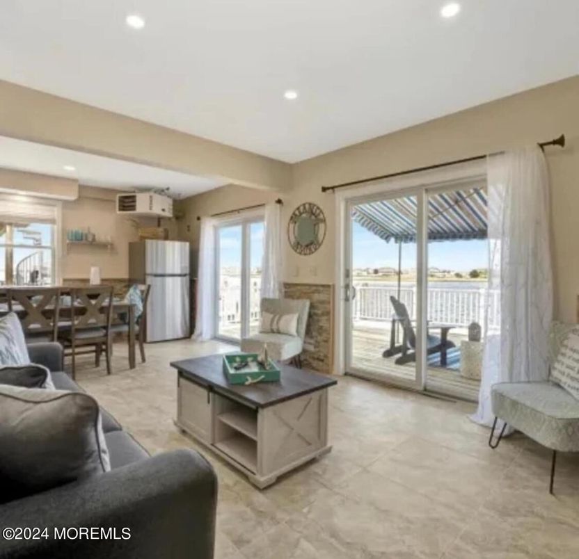 Dining room, Interior, Living room, Recessed Lighting