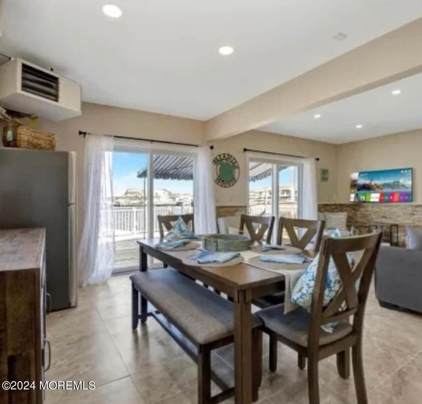 Dining room, Interior, Living room, Recessed Lighting