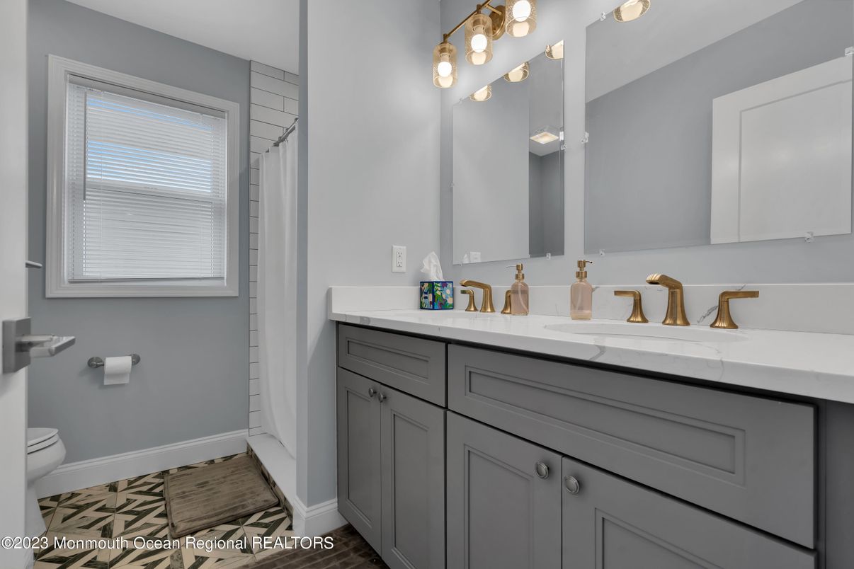 Bathroom, Dual Sink Vanities, Interior