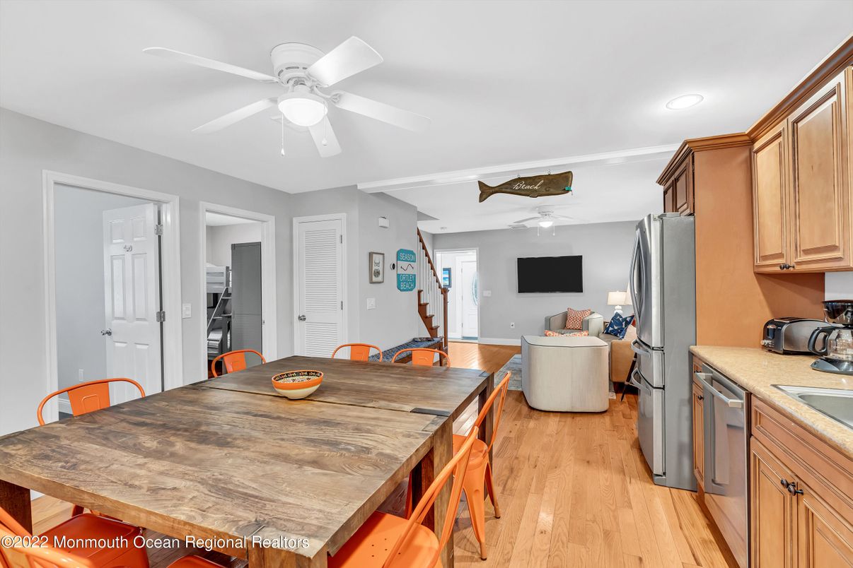 Dining room, Interior, Kitchen, Recessed Lighting, Wood Texture Flooring