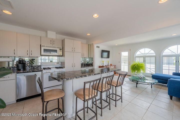 Interior, Kitchen, Living room, Recessed Lighting, Stainless Steel Appliances