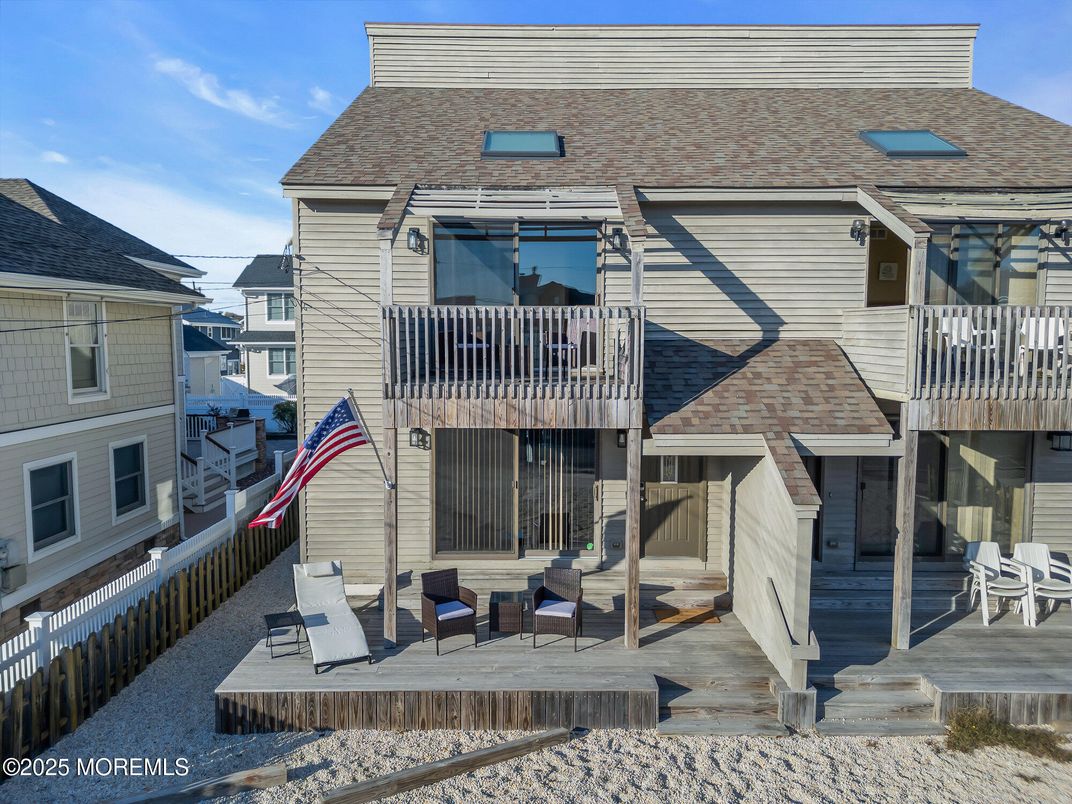 Exterior, Facade, None