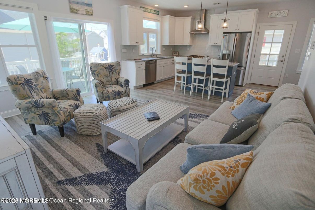 Dining room, Interior, Kitchen, Living room, Pendant Lights, Recessed Lighting, Stainless Steel Appliances, Wood Texture Flooring