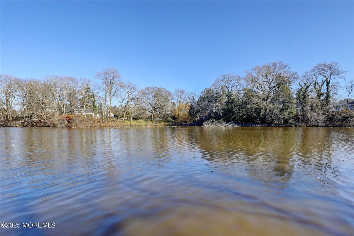 Exterior, Lake