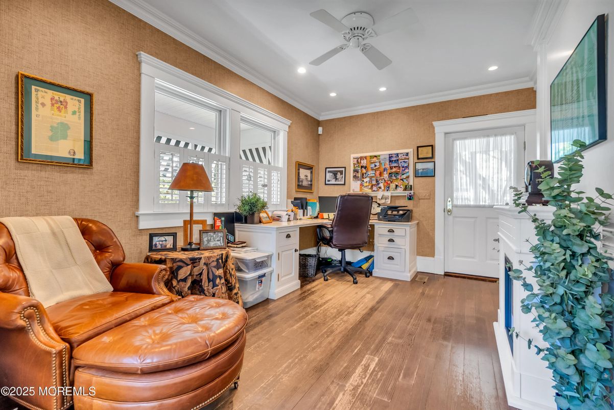 Home Office, Interior, Recessed Lighting, Wood Texture Flooring