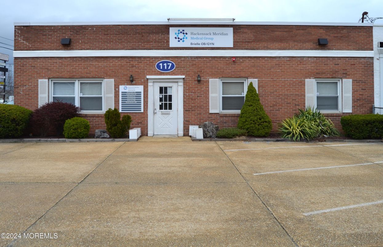 Exterior, Facade, Brick Facade, Georgian