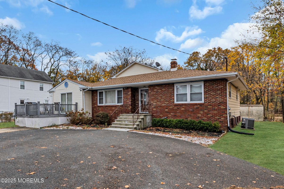 Exterior, Facade, Brick Facade, Split Level