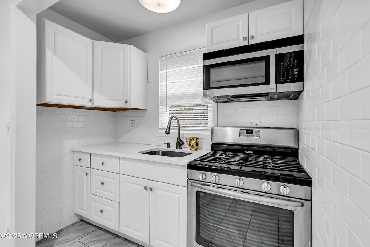 Interior, Kitchen, Marble, Stainless Steel Appliances