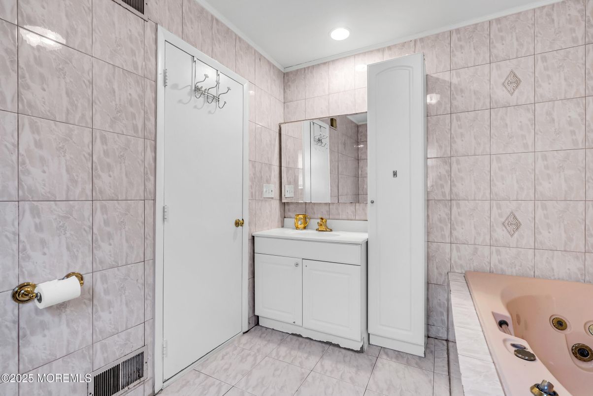 Bathroom, Dual Sink Vanities, Interior, Marble, Recessed Lighting