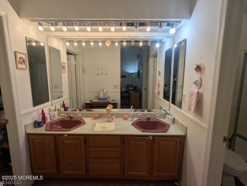 Bathroom, Dual Sink Vanities, Interior